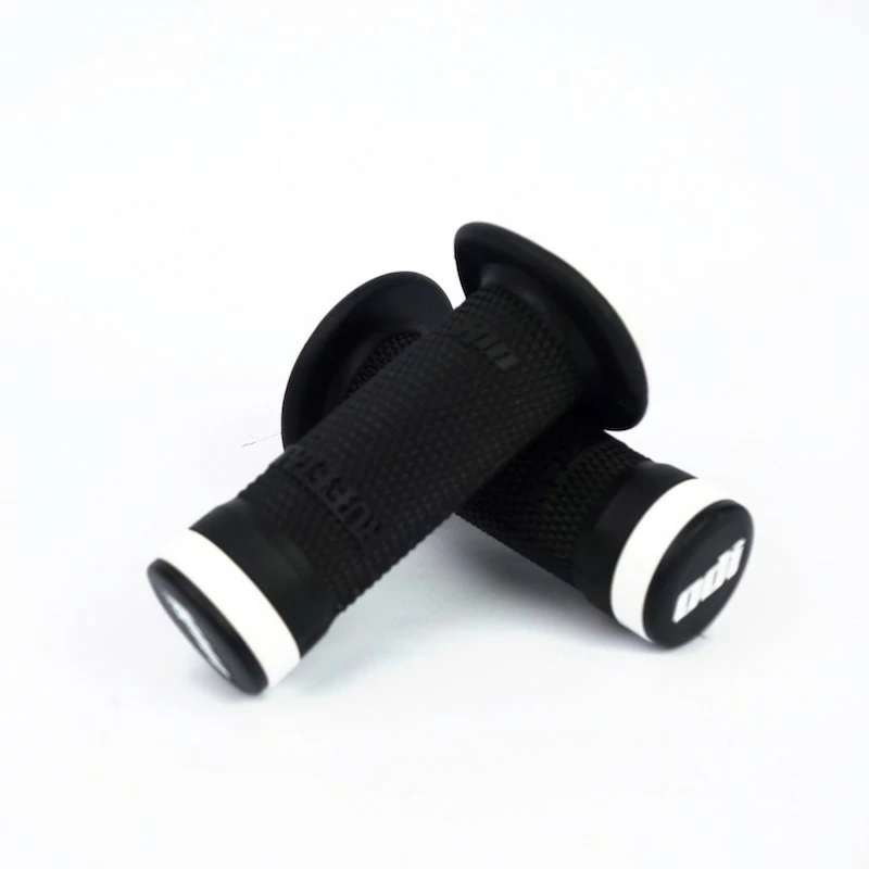 POIGNEES ODI BMX RUFFIAN FLANGE LOCK ON 100 MM WHITE 1 POIGNEES ODI BMX RUFFIAN FLANGE LOCK ON 100 MM WHITE